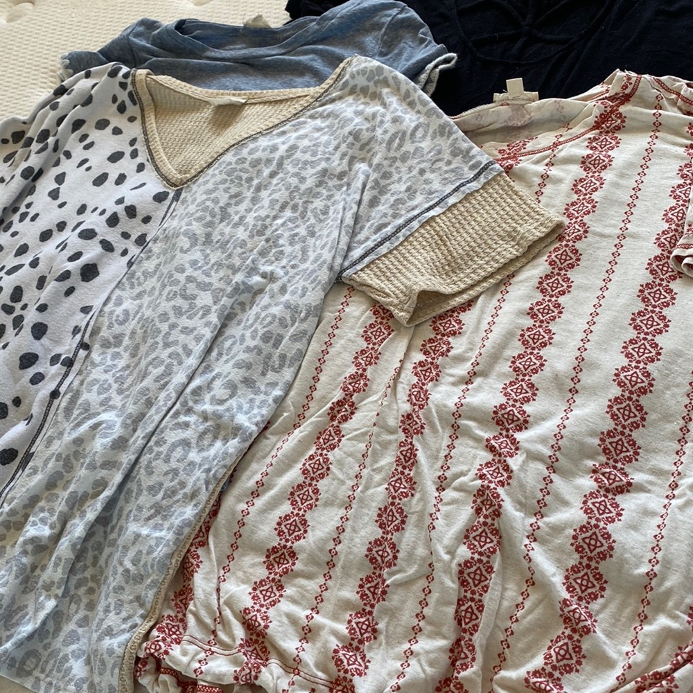 🔥5/$25 Boutique style shirt lot of 4 size small